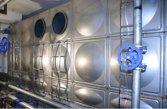 不锈钢水箱安装可以根据水箱的尺寸或规格制成
