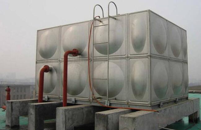 不锈钢水箱生产厂家厂家是怎么样来选择不锈钢水箱材料的